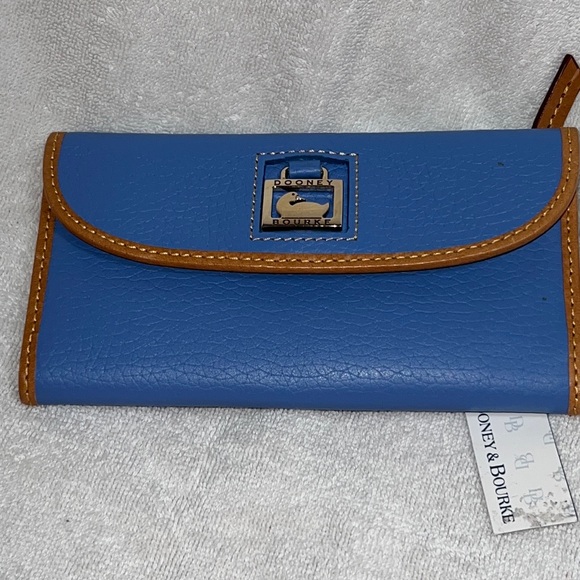 NWT Dooney and Bourke Pebble Leather credit card wallet. - Picture 1 of 10